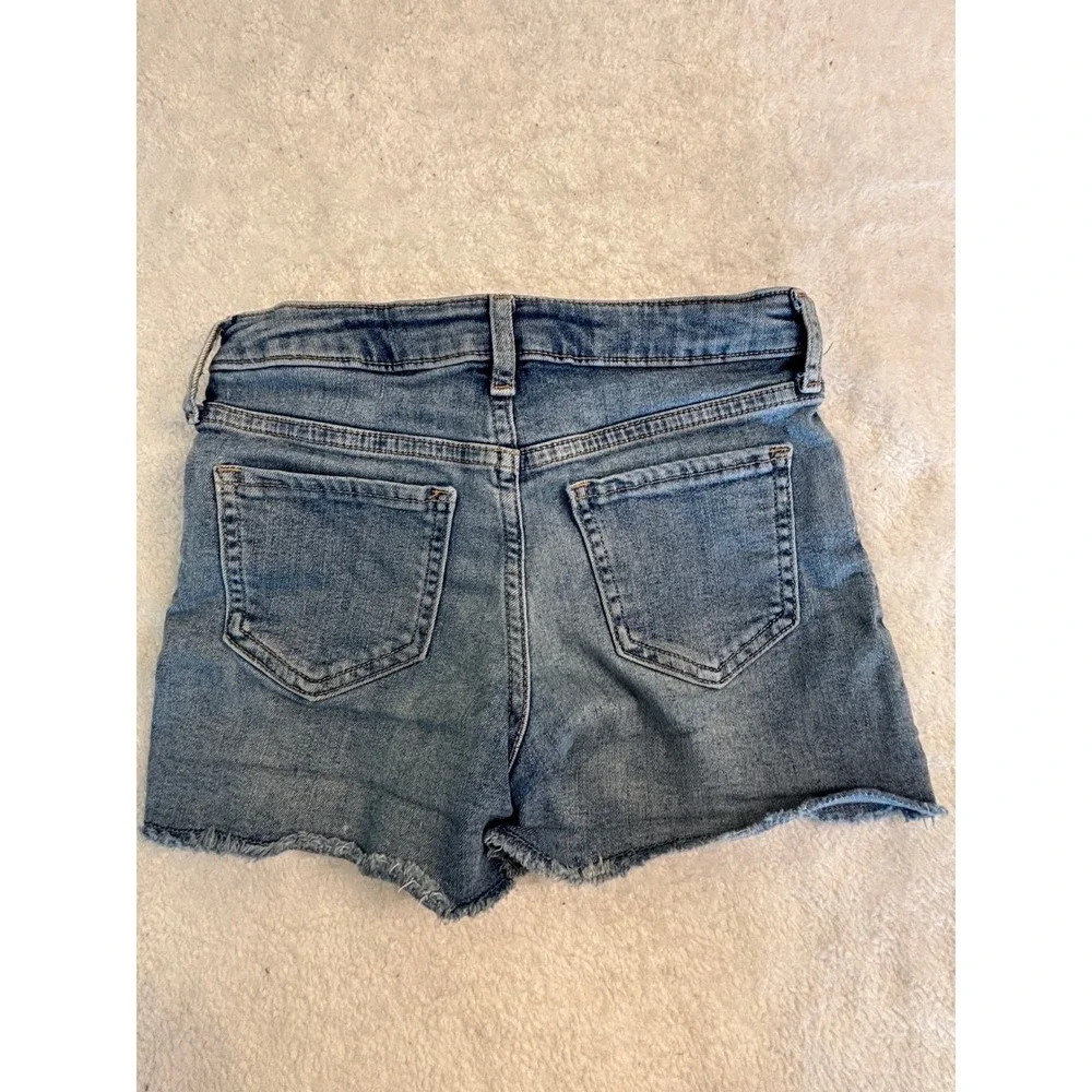 Gap Kids Girls Size 10 Midi Denim Shorts‎ Medium Wash Frayed Raw Hem Blue